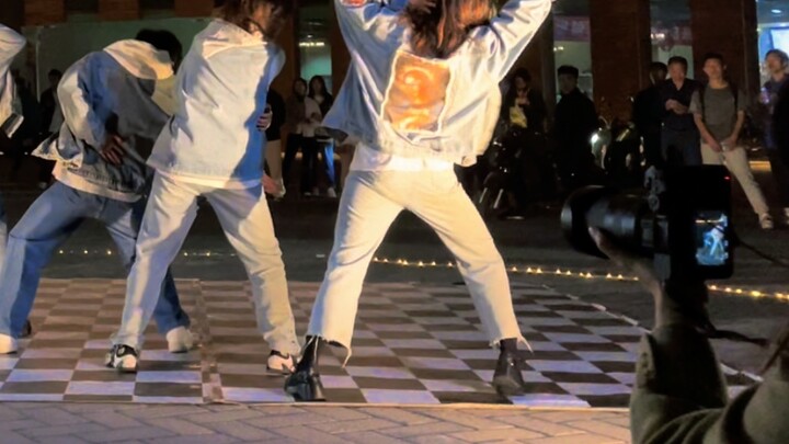 【SHINee】Membawa Sherlock, panggung tingkat dewa tahun ini, ke road show sekolah...tempat ledakan Uni