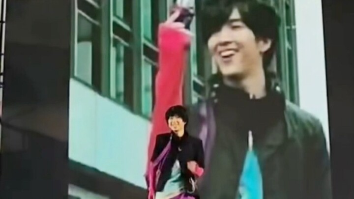 How come someone climbed the stage and laughed like an emoticon?