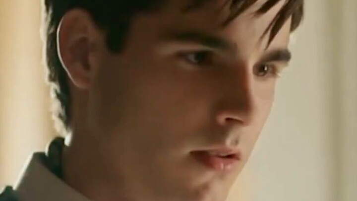 I heard that this handsome guy likes traditional Chinese culture? What a coincidence! I like it too!