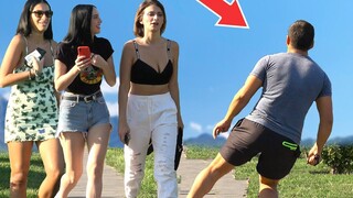 🔥 Crazy Blindman เล่นตลกในที่สาธารณะ! - ที่สุดของเพียงเพื่อหัวเราะ 😲🔥