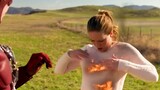 Flash sangat cepat sehingga dia berlari ke kru yang salah dan membakar dada Supergirl