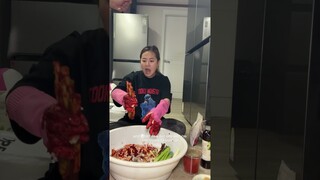 Making kimchi with my dad ! #kimchi #koreanfood #koreanrecipe #kimchirecipe #foodie