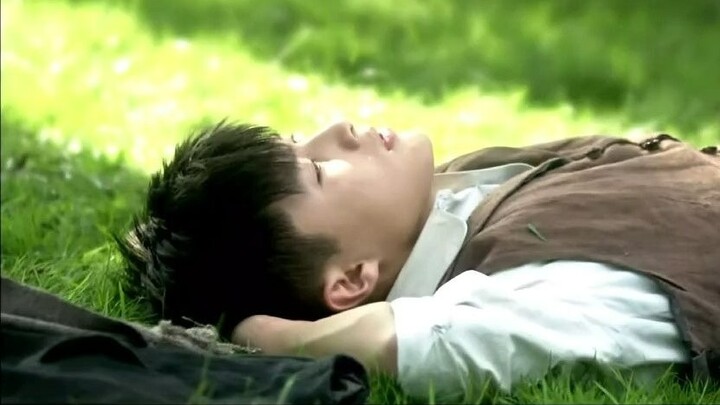 [Our French Years] | Qiao Nian rolls on the grass like a puppy | "I've been waiting for you, the red