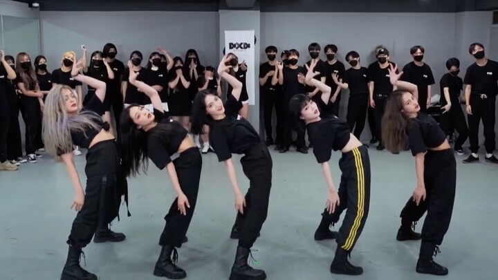 Tarian asli BLACKPINK untuk "PRETTY SAVAGE", rasakan panasnya adegan itu! Bahasa Indonesia: Rumah 4X