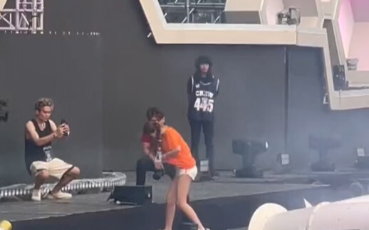 DJ tại lễ hội âm nhạc
