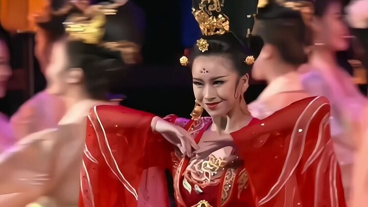 这就是古代君王的快乐吗，她们连裙摆都会跳舞