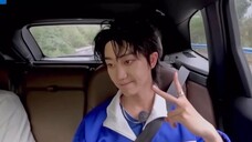 Xu Minghao, Wen Junhui and Chen Zheyuan were in a car. Hahahaha, I don’t know which side I should st