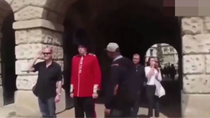 [Funny] When The Black Man Tries To Provoke The British Guard
