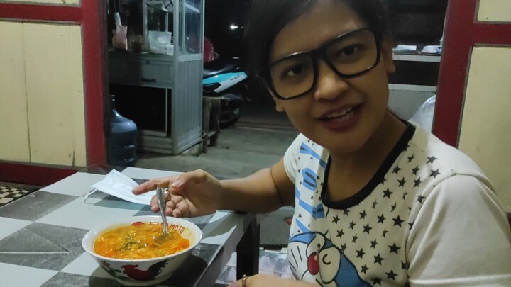 MAKAN SEBLAK ENAK TAPI MURAH