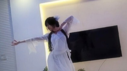When the senior high school students improvised all their favorite classical dances on the first nig