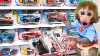 Monkey Baby Bon Bon doing shopping in Hot Wheels cars store and playing with puppy