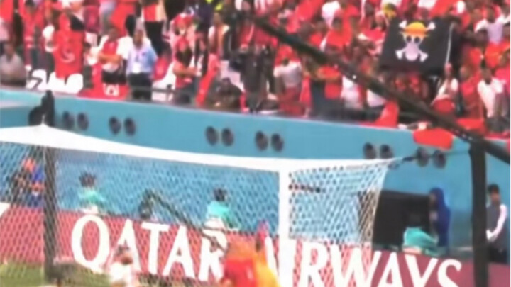 The sudden appearance of the Straw Hat Pirates flag at the Qatar World Cup reminded me of this scene