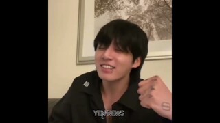 jungkook teasing armys whether if he’s going to sing loving or f*... 😭 WHAT A TEASE #bts #jungkook