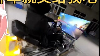 Seorang pengemudi veteran Jepang menonton "Drift Simulator" dan akhirnya memamerkan keterampilan men