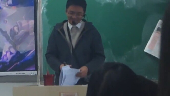When your chemistry teacher is a Genshin Impact player