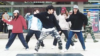 So cool! ! What is it like to dance hip-hop in front of the 985 canteen? College students' campus hi