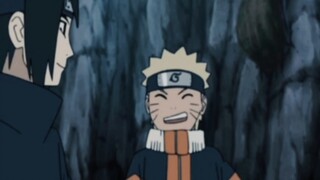 "Sasuke and Naruto" Baby Naruto is held by Sasuke, the synchronization rate is 100%, so tacit