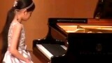 Ouyang Nana actually plays the piano so well