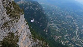 [Olahraga Ekstrem] Tampilan Orang Pertama Terbang Wingsuit