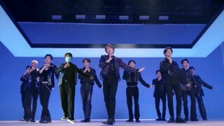 硬蹭，挤也要挤进INTO1，走位全靠飞