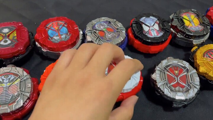 Japanese Kamen Rider Special Effects Used Store Unboxing, Bulk Belts and Bulk Props Sold by the Kilo