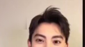 I was so amused by the live broadcast of Cang Lan Jue. All the main actors were in Hengdian, only Wa