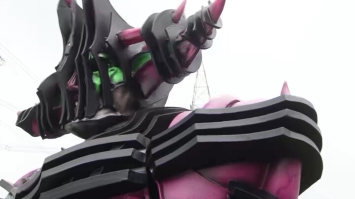 BOSS Terakhir Kamen Rider King of Time—Swaruz (Alien Imperial Rider)