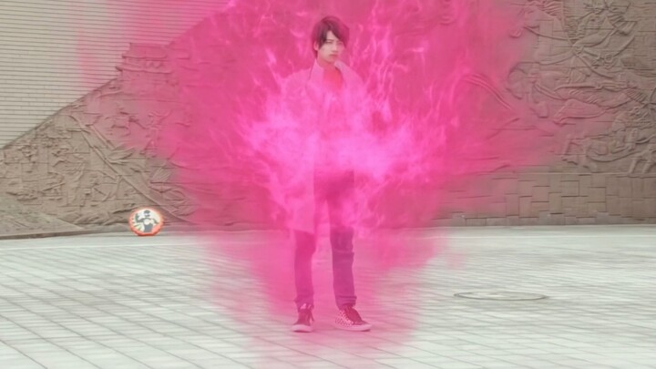 Isn't this too shady? The main riders in Kamen Rider who rub their equipment with their bare hands
