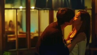 [Korean drama kissing scene] The kiss was so intense, from the room to the wall, from the wall to th