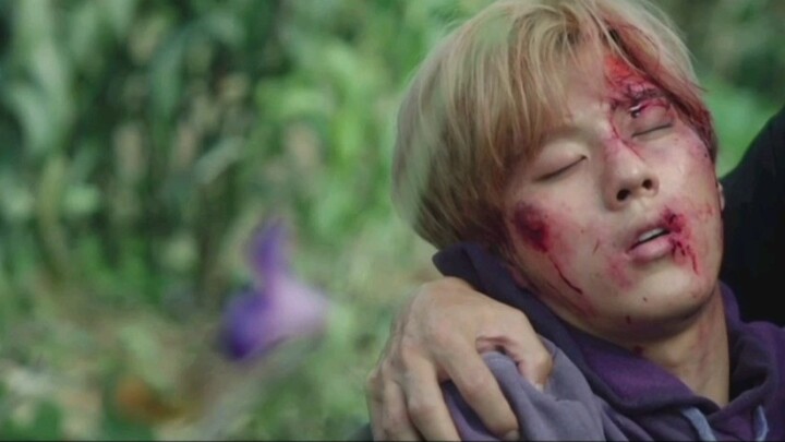 In episodes 13 and 14 of the Korean drama [Unkillable], Doyoon was chased by a murderer and fainted 