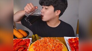 Mukbang mì cay trên tảng phô-mai bự #mukbang