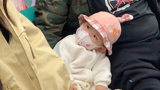 Pertama kali seekor anak manusia diejek oleh seorang gadis asing, kepala kecilnya menyimpan pertanya
