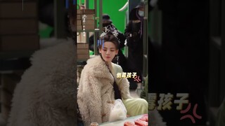 #七时吉祥 同坐一张椅子，也能被玩出花来 #杨超越 #丁禹兮 | Love You Seven Times | 七时吉祥 | iQIYI