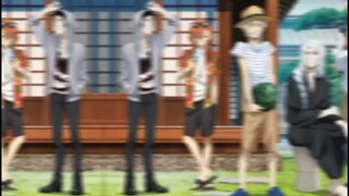 Aku tertawa terbahak-bahak dengan pakaian resmi Bungo Stray Dog