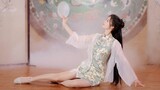 Chinese style dance in Qipao