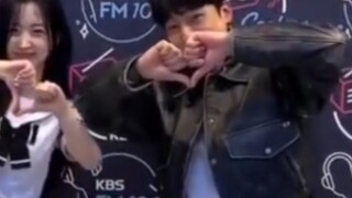 NMIXX โอแฮวอน x DAY6 พัคซองจิน ปล่อยวิดีโอเต้น "Love Me Like This" แล้ว!