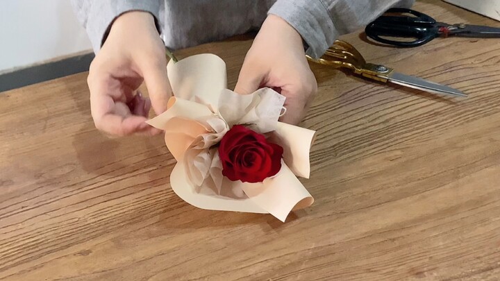 Teach you how to pack a single rose in one minute