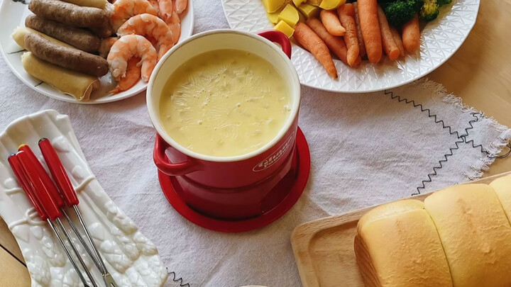  Athome Cuisine: Swiss Cheesefondue 