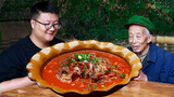 Membuat "Sup sapi tomat", yang nikmat disantap dengan nasi