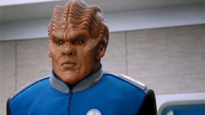 The Orville: The alien has no hair, asks the doctor to help him grow a beard, the companion's reacti