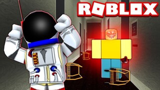 VISITING A CREEPY HOTEL!! - ROBLOX HOTEL TRIP