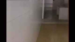 kamar mandi di malam hari
