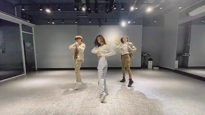 Lu Keran, Lin Fan, Chen Yiwen's daily practice room