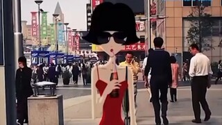 Khi còn nhỏ, tôi nghĩ rằng khi lớn lên, tôi có thể trở thành một người lớn tự do và thoải mái như cô