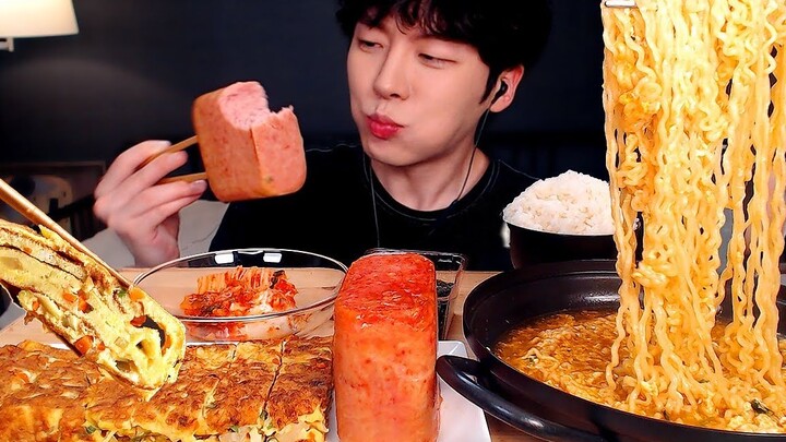 [ม็อกบัง] กินข้าวกับรามยอน สแปม ไข่ม้วน และกิมจิ