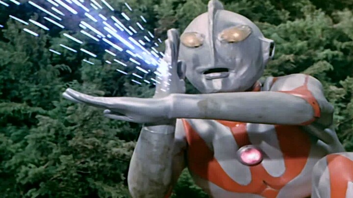 Generasi pertama Ultraman: Specium Rays dalam periode berbeda, dipadukan dengan wajah asam sulfat ad