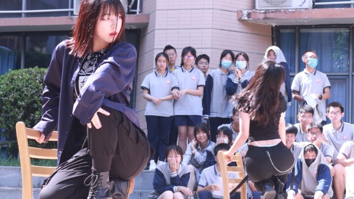 学校音广双人翻跳yeji《river》 都说看完很难不心动