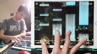 Amazing one-handed pass of the levels in the music games