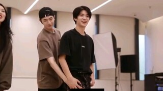 Huang Minghao Lin Yi Troublemaker Practice Room & Rehearsal Official Full Version [4k]