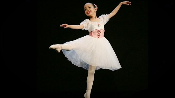 [Ballet] 8-year-old cute dances "Coppelia" Swanilda Variation